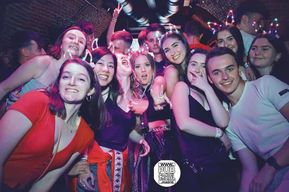 Madrid : Visite guidée des pubs de Madrid et entrée dans un club