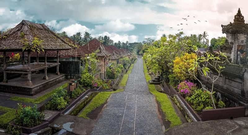 Bali : Village de Penglipuran, temple de Kehen et chute d'eau