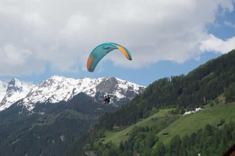 Neustift im Stubaital : Vol en parapente le matin