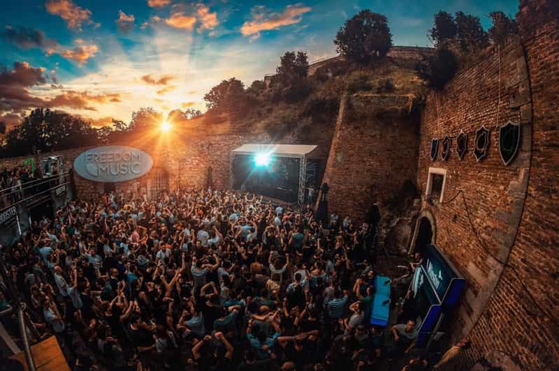 Vie nocturne à Beograd : L'expérience des clubs clandestins