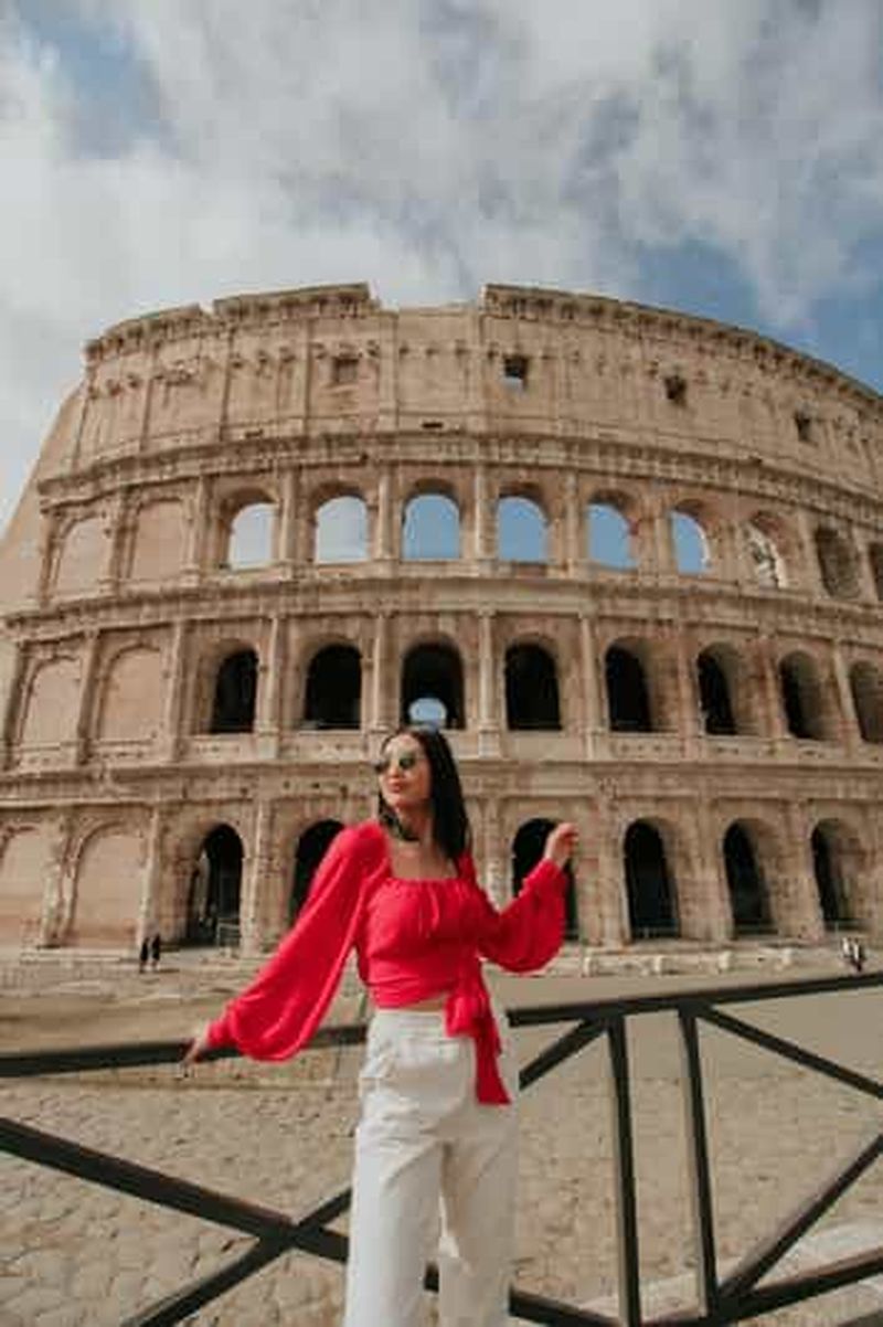 Visite guidée semi-privée du Colisée en groupe les jours où l'entrée est gratuite