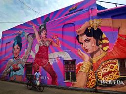 Mumbai : Siddhivinayak Temple, Bandra, Juhu Chowpatty