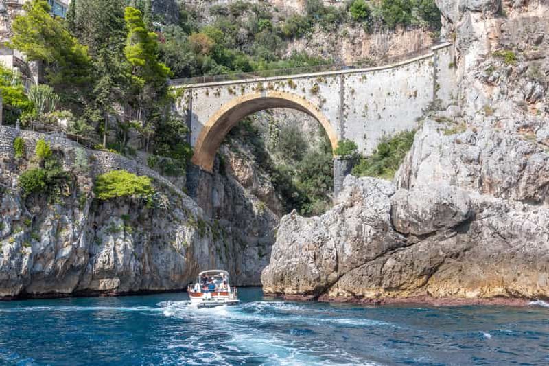 Depuis Sorrente : Excursion d'une journée sur la côte amalfitaine en bateau