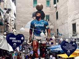 Naples : visite guidée sur le thème du football, incluant le stade et la fresque de Maradona