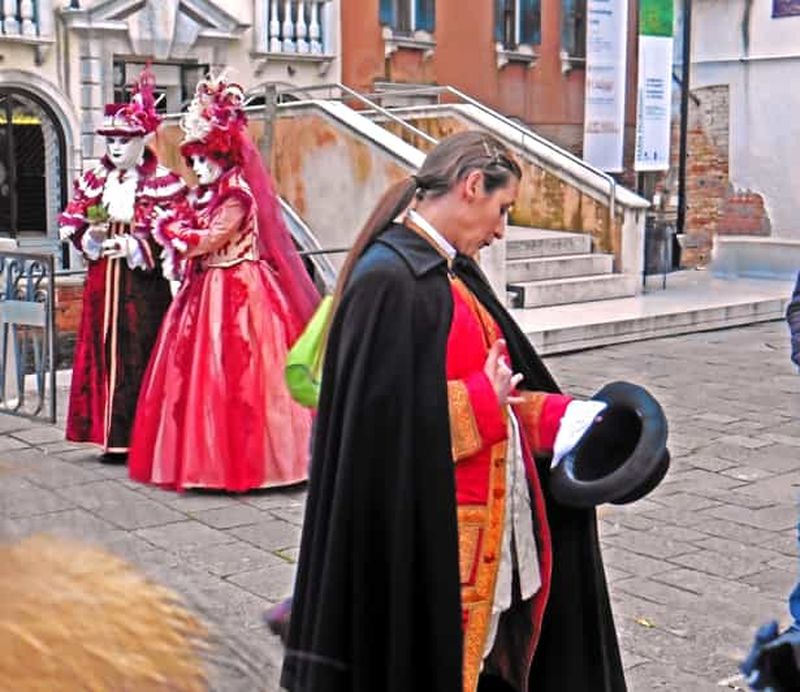Venise : spectacle théâtral du carnaval ambulant et les secrets de Casanova