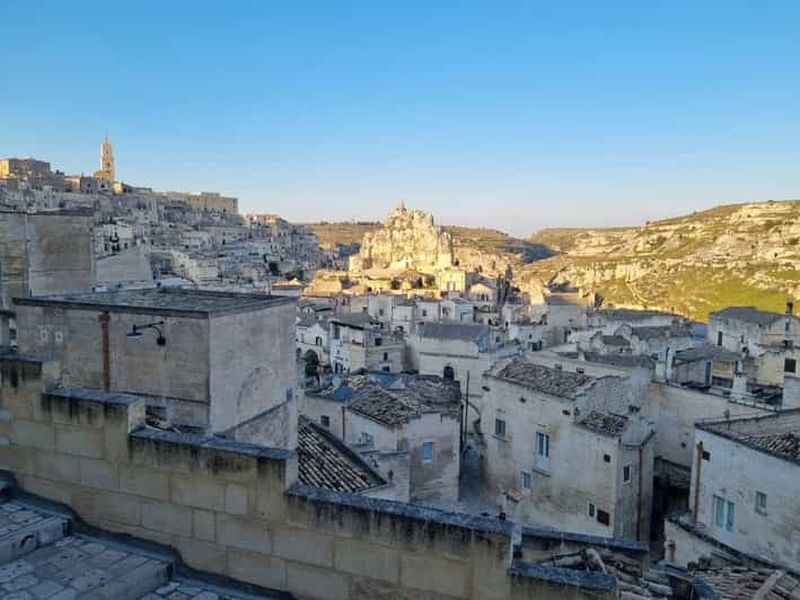 Visite guidée en anglais dans une maison troglodyte et une église rupestre de Matera incluse.
