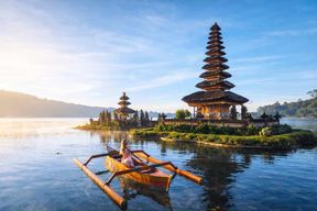 Nord de Bali : Dauphin, temple Ulun Danu et cascade de Banyumala