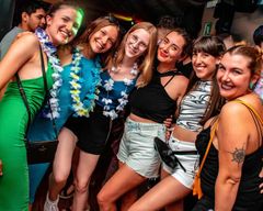 Madrid : Visite guidée à pied, enterrement de vie de garçon/jeune fille avec boissons et spectacle