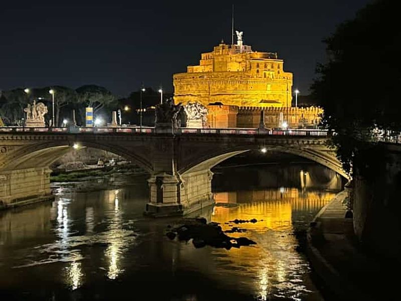 Rome : Visite nocturne privée avec conduite, marche et saveurs