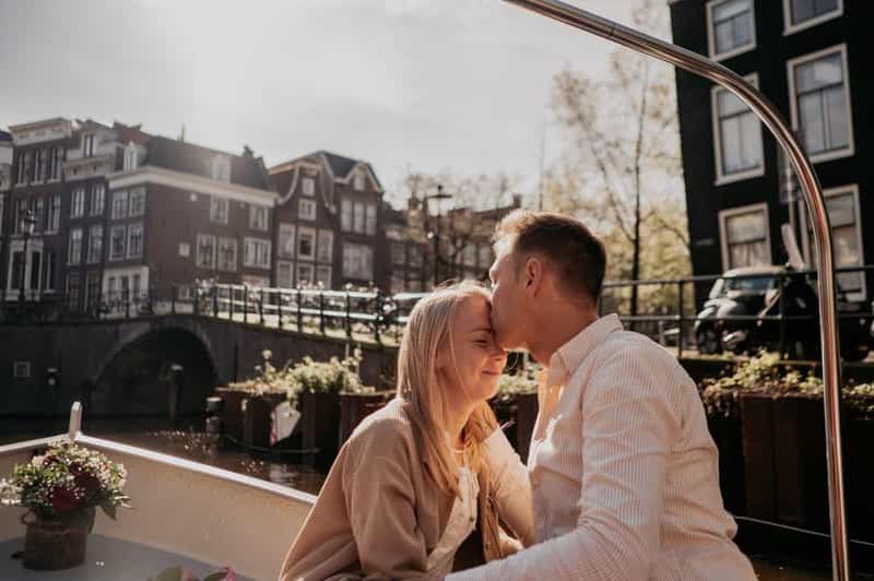 Amsterdam : croisière romantique privée sur les canaux avec prosecco et collation