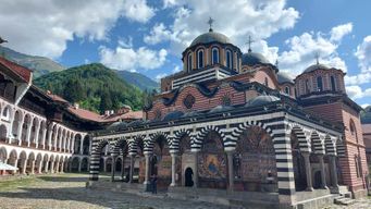 Depuis Sofia : Excursion d'une journée au monastère de Rila et à Melnik avec transferts