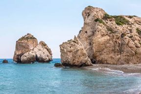 Depuis Paphos : Boire un verre au coucher du soleil au rocher d'Aphrodite et dîner folklorique