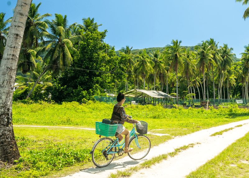 Depuis Mahé : Excursion en bateau à La Digue avec location de vélo