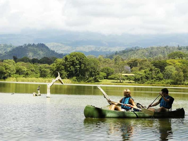 Excursion d'une journée au lac Duluti - marche et canoë - Arusha