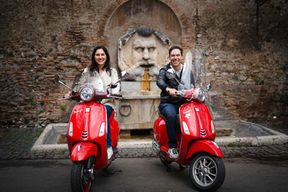 Rome : explorez la ville en Vespa avec séance photo en option
