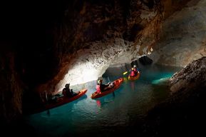 Au départ de Bled : Journée entière de kayak souterrain