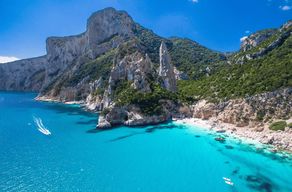 Depuis Arbatax : Excursion en bateau à voile dans le golfe d'Orosei avec déjeuner