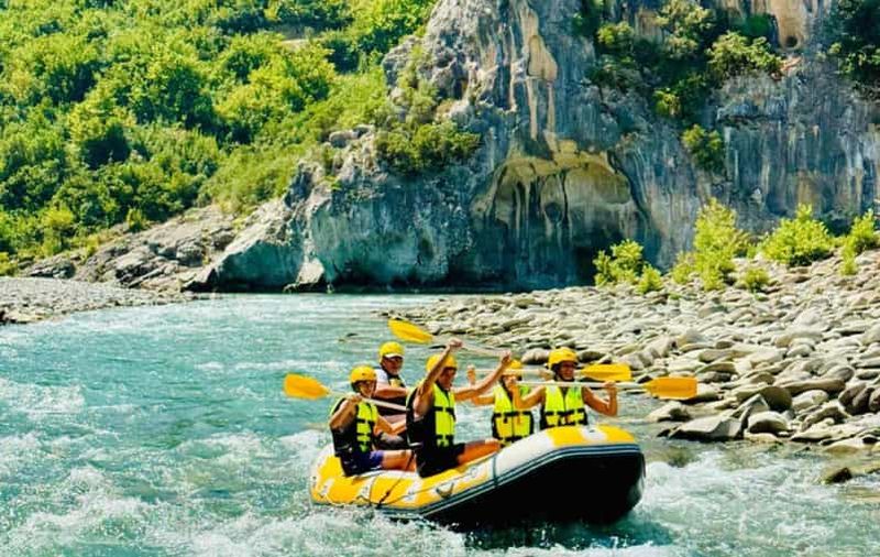 Depuis Permet : rafting sur la rivière Vjosa et thermes de Benja