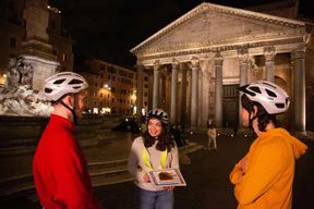 Visite de nuit de Rome en vélo électrique et dîner italien en option
