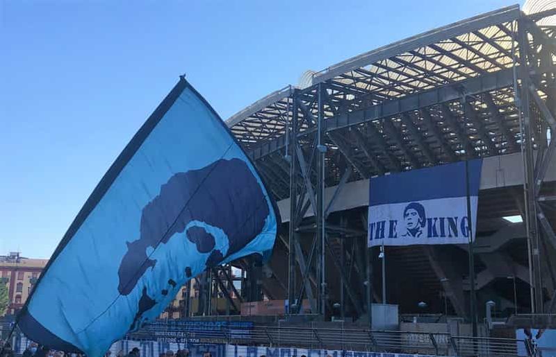 Naples : Stade Maradona : visite guidée à pied de l'extérieur