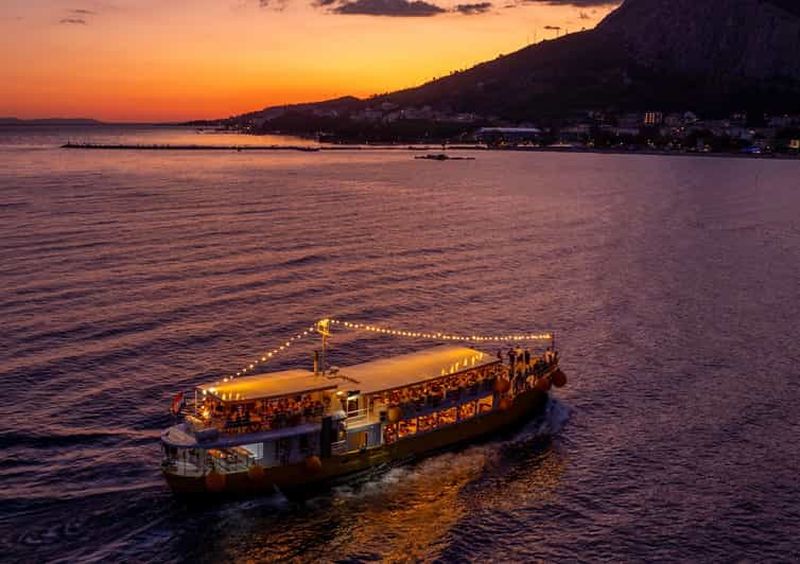 Omiš : Excursion en bateau au coucher du soleil à Pučišća (île de Brač) avec dîner