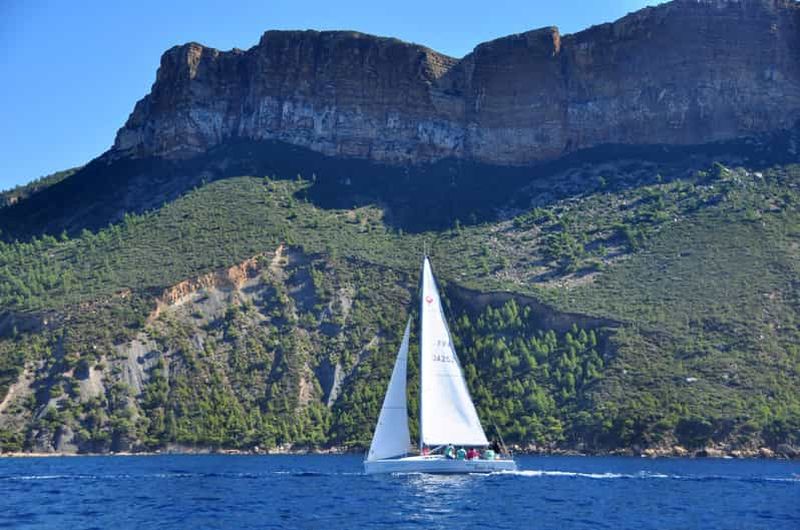 Marseille : excursion privée en voilier dans les îles du Frioul