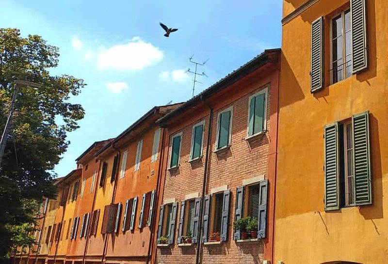 Petit-déjeuner italien authentique sur la Piazza Maggiore !