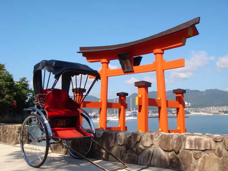 Miyajima : visite privée en cyclo-pousse du sanctuaire d'Itsukushima