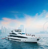 Dubaï : excursion en superyacht de luxe avec DJ, baignade et open bar