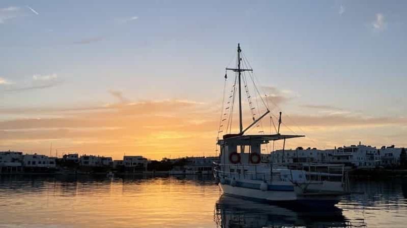 Paros : Tour en bateau au coucher du soleil dans la baie de Paros avec plongée en apnée