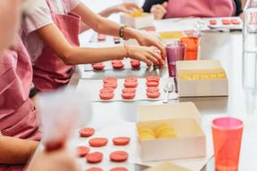Paris : Cours de cuisine sur les macarons avec la chef de pâtisserie Noémie