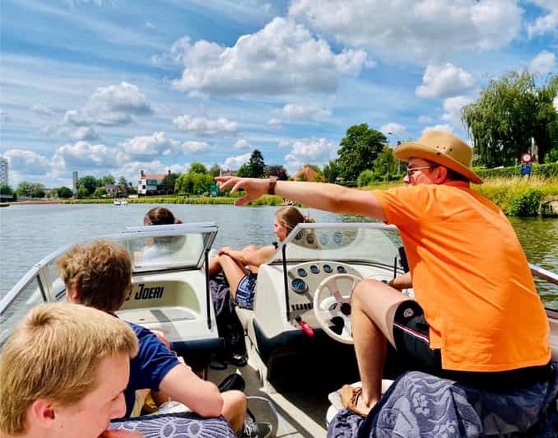Courtrai : Tour en bateau avec DJ Joeri (hors-bord - visite guidée)
