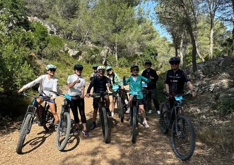 Cassis: Tour in E-Bike GPS 3h Calanques e Route des Crêtes