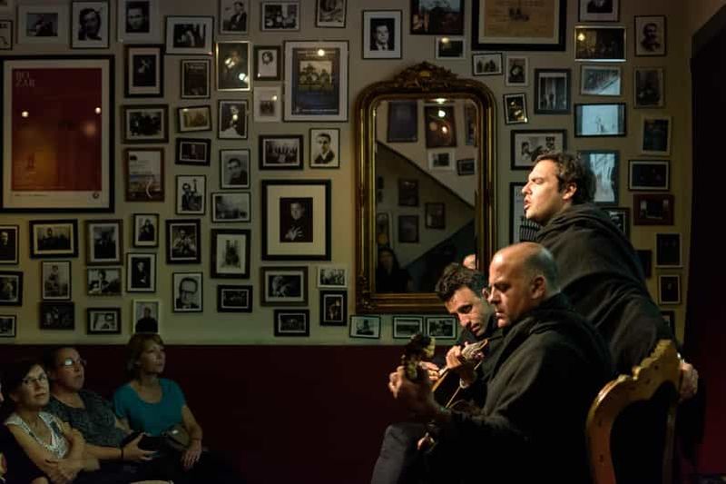 Coimbra : spectacle de fado en direct avec un verre de vin de Porto