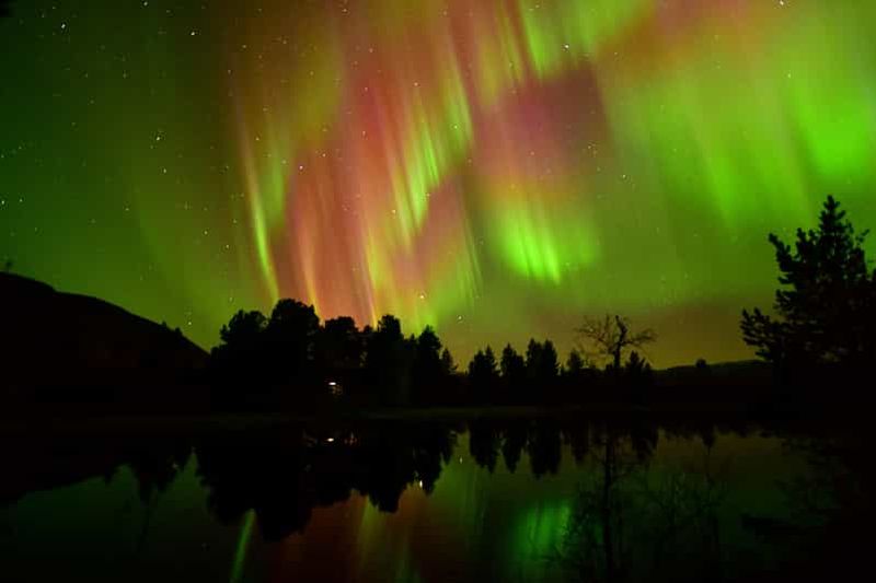 Abisko : chasse aux aurores boréales en van en petits groupes