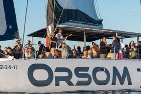 Barcelone : Croisière en catamaran avec musique de jazz en direct en option