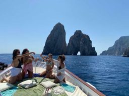 Capri : Croisière sur l'île et les grottes avec collations et boissons
