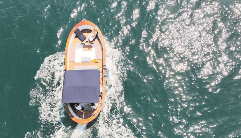 Naples : Tour en bateau du Castel dell'Ovo avec plongée en apnée et apéritif