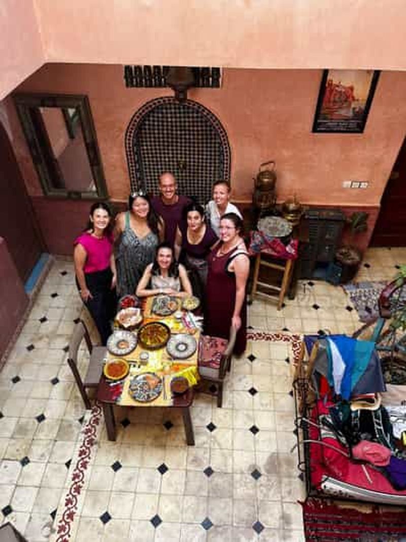 Marrakech : Cours de cuisine marocaine avec une famille locale