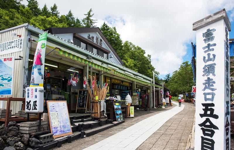 Depuis Tokyo : Excursion d'une journée au Mont Fuji, 5e étage, Oshino Hakkai et Onsen