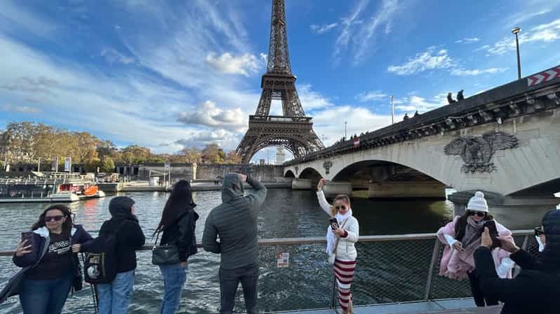 Paris : croisière d'une heure sur la Seine au départ de la tour Eiffel