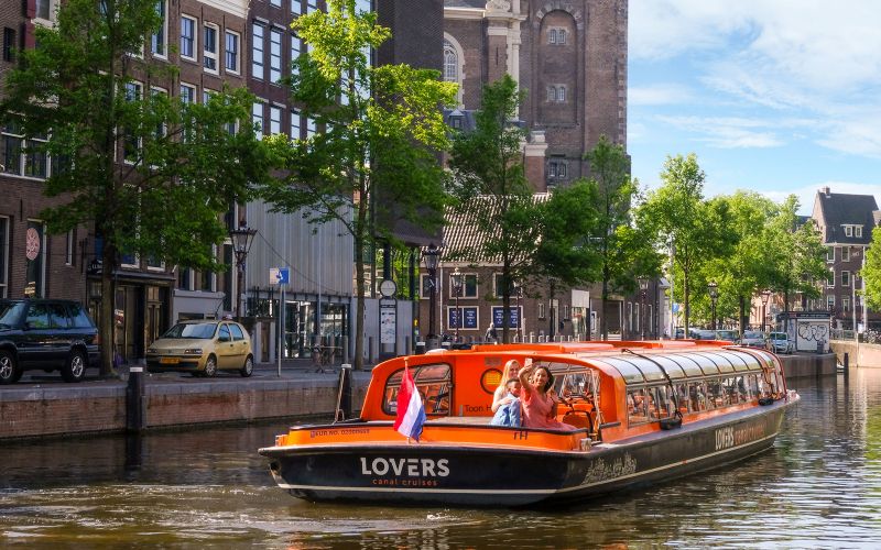 Amsterdam : 1 heure de croisière sur les canaux à bord d'un bateau électrique
