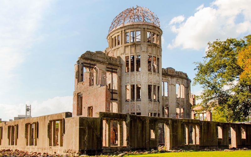 Au départ d'Hiroshima : visite en bus d'Hiroshima et de Miyajima avec le parc et le musée du Mémorial de la paix, classés par l'UNESCO, et le sanctuaire d'Itsukushima