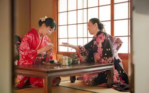 Kyoto : Cérémonie du thé et expérience de fabrication de Matcha avec un maître de thé près du Kinkaku-ji (Kimono en option).