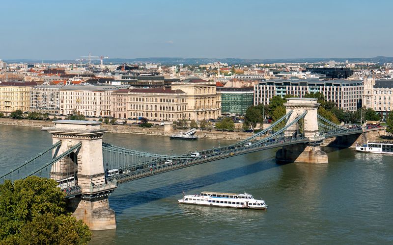 Croisière touristique sur le Danube à Budapest