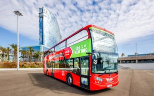 Barcelona City Tour : tour en bus Hop-On Hop-Off et croisière en éco-catamaran en option