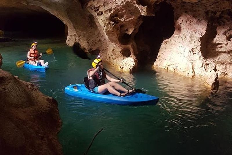 Billet Excursion en kayak dans les grottes de la ville de Belize