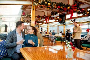 Croisière de Noël à New York avec chocolat chaud et chants de Noël