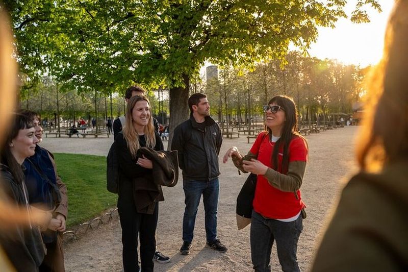 Visite de Saint-Germain-des-Prés et du Quartier Latin de Paris avec dégustations culinaires et jeu de pétanque