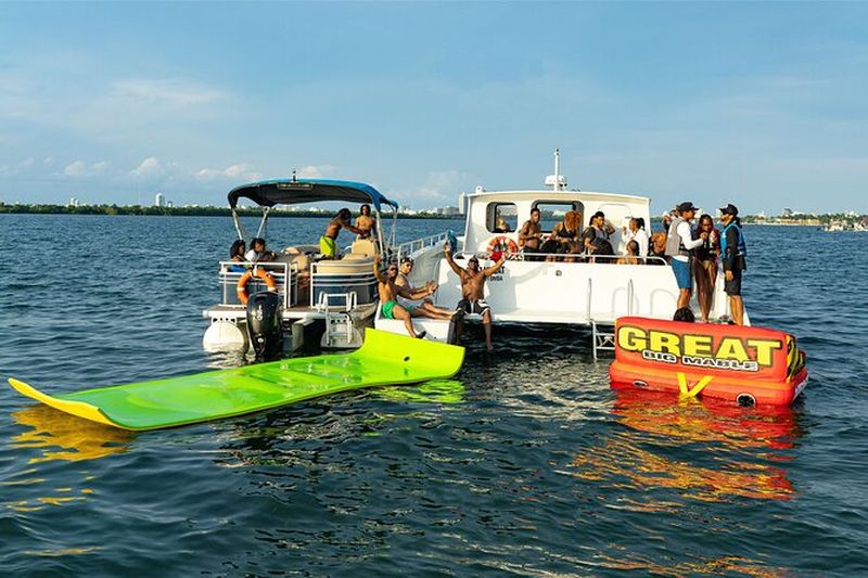 Croisière en catamaran à Miami avec jet-skis